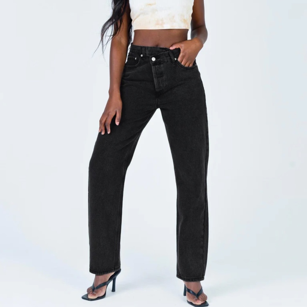 HOLLY ASYMMETRIC STRAIGHT LEG JEAN BLACK DENIM